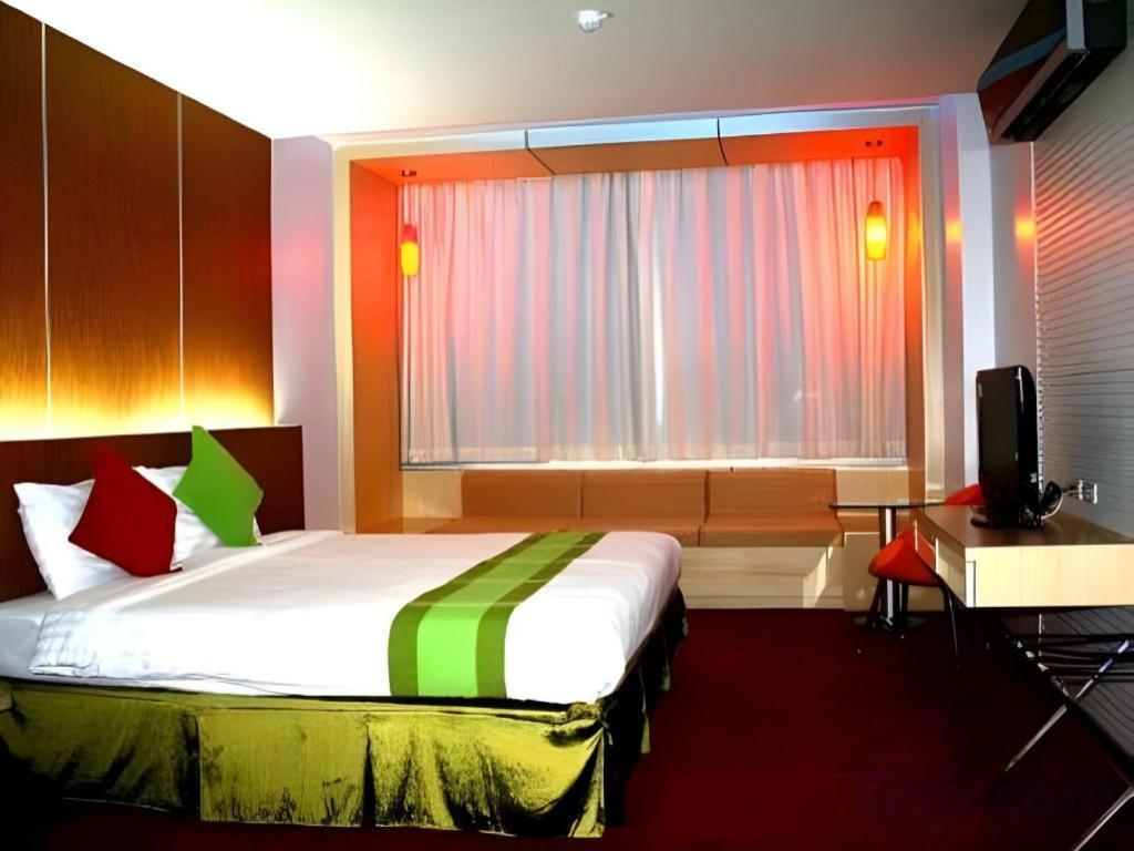 V-One Hotel Korat Nakhonratchasima Dış mekan fotoğraf