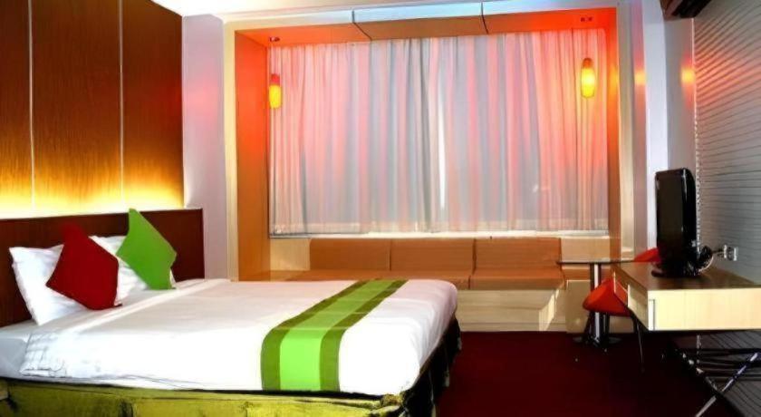 V-One Hotel Korat Nakhonratchasima Dış mekan fotoğraf