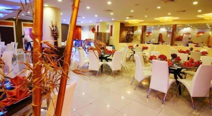 V-One Hotel Korat Nakhonratchasima Dış mekan fotoğraf