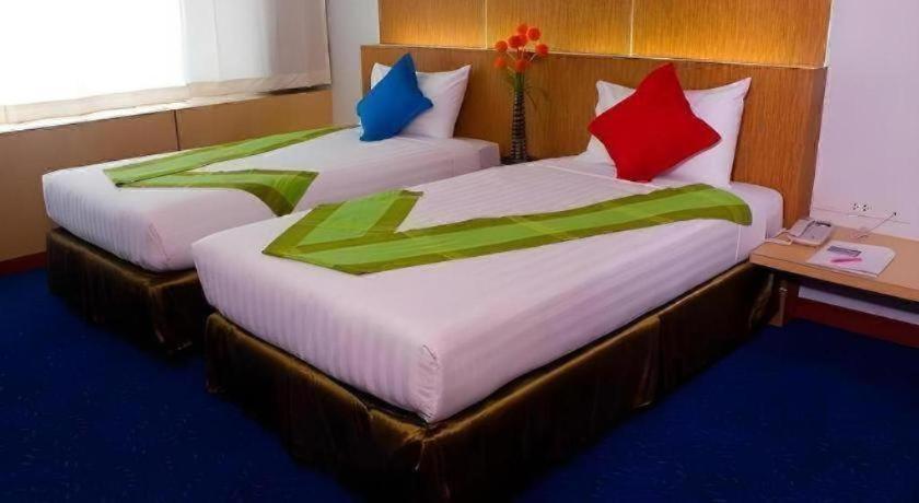 V-One Hotel Korat Nakhonratchasima Dış mekan fotoğraf