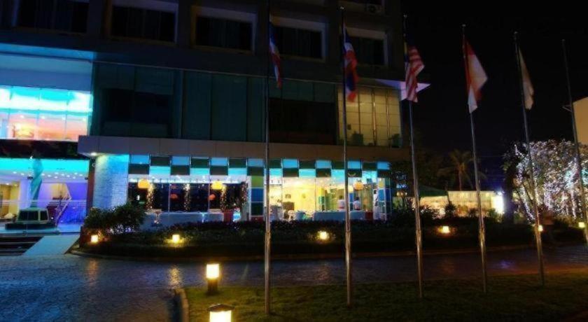 V-One Hotel Korat Nakhonratchasima Dış mekan fotoğraf