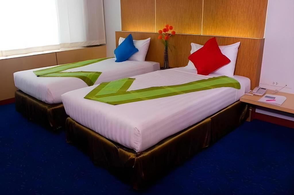 V-One Hotel Korat Nakhonratchasima Dış mekan fotoğraf