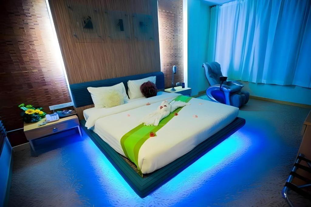 V-One Hotel Korat Nakhonratchasima Dış mekan fotoğraf